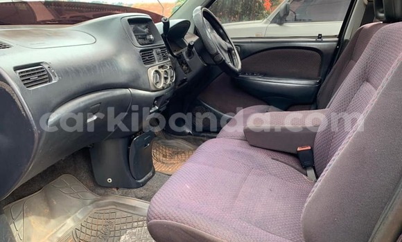 Acheter Occasion Voiture Toyota Raum Bleu à Kampala, Ouganda Acheter Occasion Voiture Toyota Raum Bleu à Kampala, Ouganda