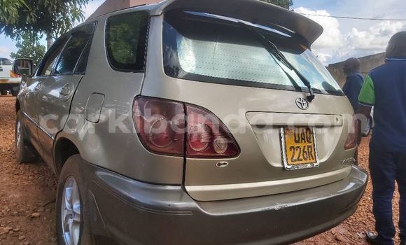 Acheter Occasion Voiture Toyota Harrier Marron à Kampala, Ouganda Acheter Occasion Voiture Toyota Harrier Marron à Kampala, Ouganda
