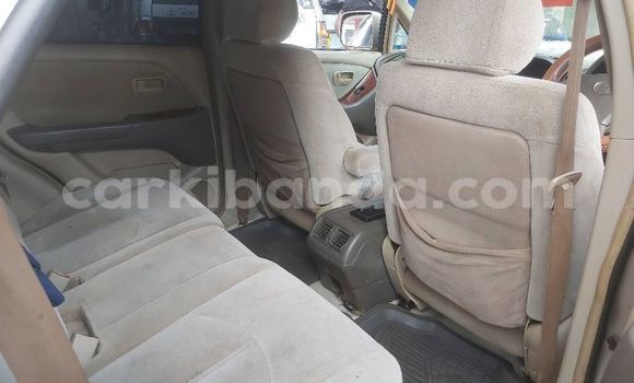 Acheter Occasion Voiture Toyota Harrier Marron à Kampala, Ouganda Acheter Occasion Voiture Toyota Harrier Marron à Kampala, Ouganda