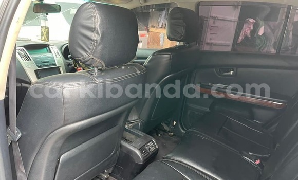 Acheter Occasion Voiture Toyota Harrier Blanc à Kampala, Ouganda Acheter Occasion Voiture Toyota Harrier Blanc à Kampala, Ouganda