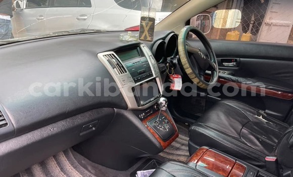 Acheter Occasion Voiture Toyota Harrier Blanc à Kampala, Ouganda Acheter Occasion Voiture Toyota Harrier Blanc à Kampala, Ouganda