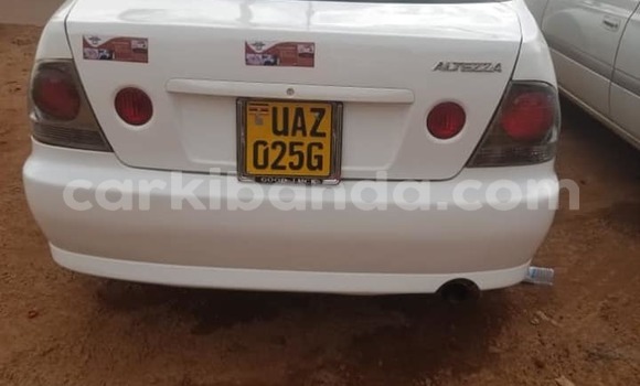 Acheter Occasion Voiture Toyota Altezza Blanc à Kampala, Ouganda Acheter Occasion Voiture Toyota Altezza Blanc à Kampala, Ouganda