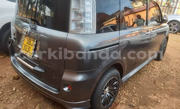 Acheter Occasion Voiture Toyota Sienta Gris à Kampala, Ouganda Acheter Occasion Voiture Toyota Sienta Gris à Kampala, Ouganda