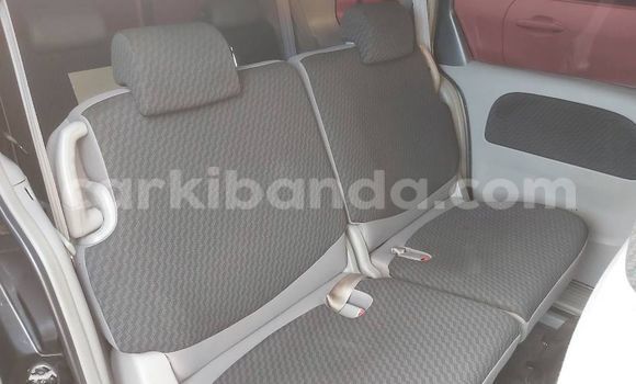 Acheter Occasion Voiture Toyota Sienta Gris à Kampala, Ouganda Acheter Occasion Voiture Toyota Sienta Gris à Kampala, Ouganda