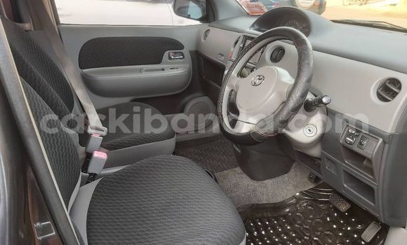 Acheter Occasion Voiture Toyota Sienta Gris à Kampala, Ouganda Acheter Occasion Voiture Toyota Sienta Gris à Kampala, Ouganda