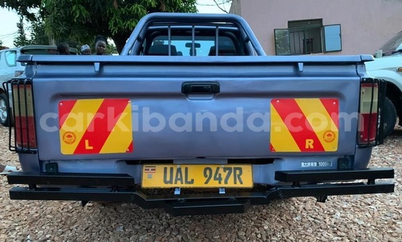 Acheter Occasion Voiture Toyota Hilux Bleu à Kampala, Ouganda Acheter Occasion Voiture Toyota Hilux Bleu à Kampala, Ouganda