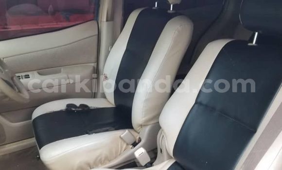 Acheter Occasion Voiture Toyota Raum Bleu à Kampala, Ouganda Acheter Occasion Voiture Toyota Raum Bleu à Kampala, Ouganda