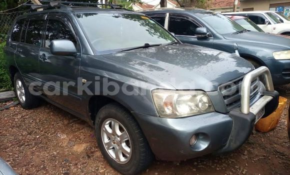 Gura Yakoze Toyota Kluger Blue Imodoka i Kampala mu Uganda