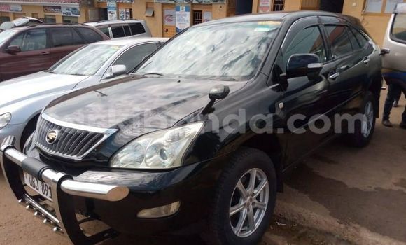 Nunua Ilio tumika Toyota Harrier Nyeusi Gari ndani ya Kampala nchini Uganda