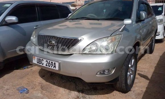Nunua Ilio tumika Toyota Harrier Fedha Gari ndani ya Kampala nchini Uganda