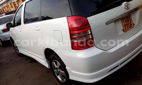 Acheter Occasion Voiture Toyota Wish Blanc à Kampala, Ouganda Acheter Occasion Voiture Toyota Wish Blanc à Kampala, Ouganda