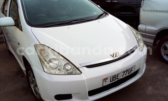 Acheter Occasion Voiture Toyota Wish Blanc à Kampala, Ouganda Acheter Occasion Voiture Toyota Wish Blanc à Kampala, Ouganda