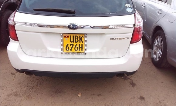 Acheter Occasion Voiture Subaru Outback Blanc à Kampala, Ouganda Acheter Occasion Voiture Subaru Outback Blanc à Kampala, Ouganda