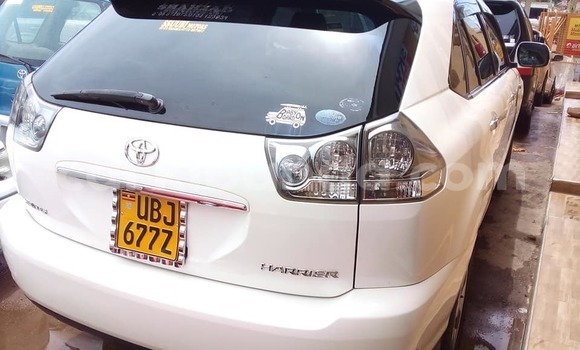 Acheter Occasion Voiture Toyota Harrier Blanc à Kampala, Ouganda Acheter Occasion Voiture Toyota Harrier Blanc à Kampala, Ouganda