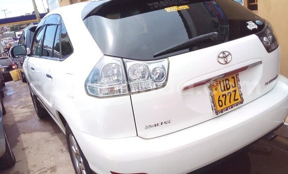 Acheter Occasion Voiture Toyota Harrier Blanc à Kampala, Ouganda Acheter Occasion Voiture Toyota Harrier Blanc à Kampala, Ouganda