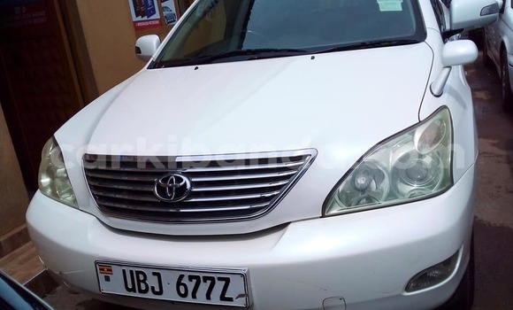Acheter Occasion Voiture Toyota Harrier Blanc à Kampala, Ouganda Acheter Occasion Voiture Toyota Harrier Blanc à Kampala, Ouganda