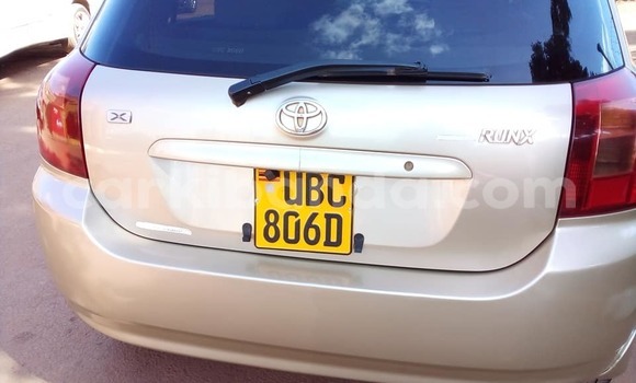 Acheter Occasion Voiture Toyota Runx Marron à Kampala, Ouganda Acheter Occasion Voiture Toyota Runx Marron à Kampala, Ouganda