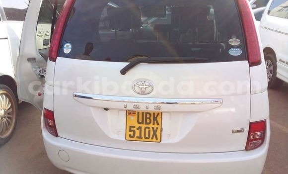 Acheter Occasion Voiture Toyota ISis Blanc à Kampala, Ouganda Acheter Occasion Voiture Toyota ISis Blanc à Kampala, Ouganda
