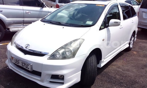 Acheter Occasion Voiture Toyota Wish Blanc à Kampala, Ouganda Acheter Occasion Voiture Toyota Wish Blanc à Kampala, Ouganda