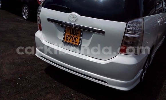 Acheter Occasion Voiture Toyota Wish Blanc à Kampala, Ouganda Acheter Occasion Voiture Toyota Wish Blanc à Kampala, Ouganda