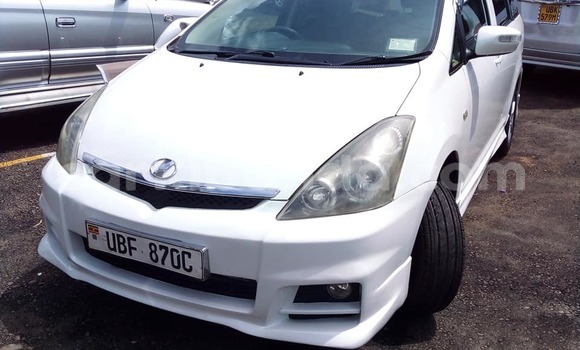 Acheter Occasion Voiture Toyota Wish Blanc à Kampala, Ouganda Acheter Occasion Voiture Toyota Wish Blanc à Kampala, Ouganda