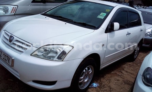 Gura Yakoze Toyota Allex White Imodoka i Kampala mu Uganda