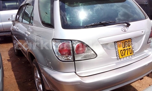Acheter Occasion Voiture Toyota Harrier Blanc à Kampala, Ouganda Acheter Occasion Voiture Toyota Harrier Blanc à Kampala, Ouganda