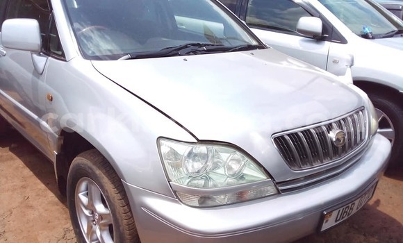 Acheter Occasion Voiture Toyota Harrier Blanc à Kampala, Ouganda Acheter Occasion Voiture Toyota Harrier Blanc à Kampala, Ouganda