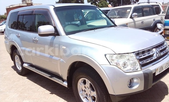 Acheter Occasion Voiture Mitsubishi Pajero Gris à Kampala, Ouganda Acheter Occasion Voiture Mitsubishi Pajero Gris à Kampala, Ouganda
