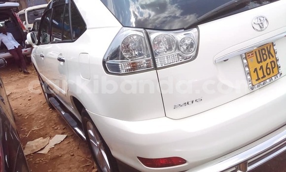 Acheter Occasion Voiture Toyota Harrier Blanc à Kampala, Ouganda Acheter Occasion Voiture Toyota Harrier Blanc à Kampala, Ouganda