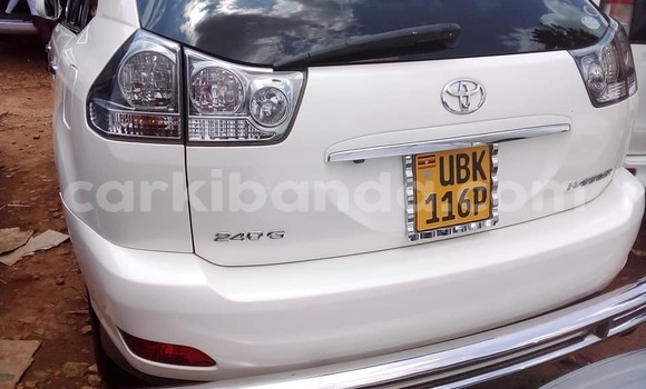 Acheter Occasion Voiture Toyota Harrier Blanc à Kampala, Ouganda Acheter Occasion Voiture Toyota Harrier Blanc à Kampala, Ouganda