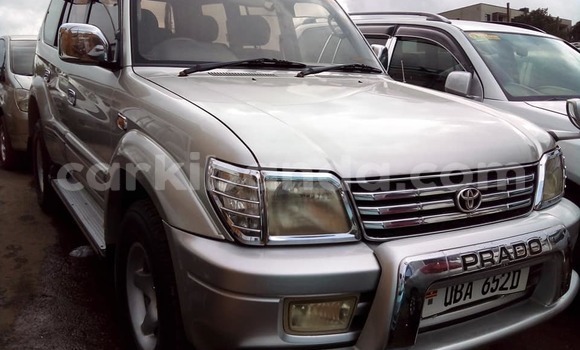 Nunua Ilio tumika Toyota Land Cruiser Prado Fedha Gari ndani ya Kampala nchini Uganda