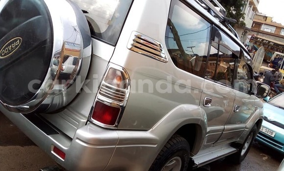 Acheter Occasion Voiture Toyota Land Cruiser Prado Gris à Kampala, Ouganda Acheter Occasion Voiture Toyota Land Cruiser Prado Gris à Kampala, Ouganda