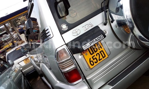 Acheter Occasion Voiture Toyota Land Cruiser Prado Gris à Kampala, Ouganda Acheter Occasion Voiture Toyota Land Cruiser Prado Gris à Kampala, Ouganda