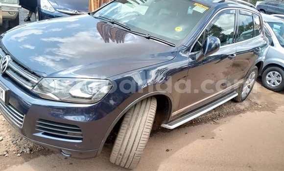 Gura Yakoze Volkswagen Touareg Blue Imodoka i Kampala mu Uganda
