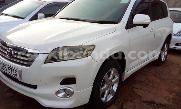 Acheter Occasion Voiture Toyota Vanguard Blanc à Kampala, Ouganda Acheter Occasion Voiture Toyota Vanguard Blanc à Kampala, Ouganda