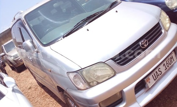 Acheter Occasion Voiture Toyota Noah Gris à Kampala, Ouganda