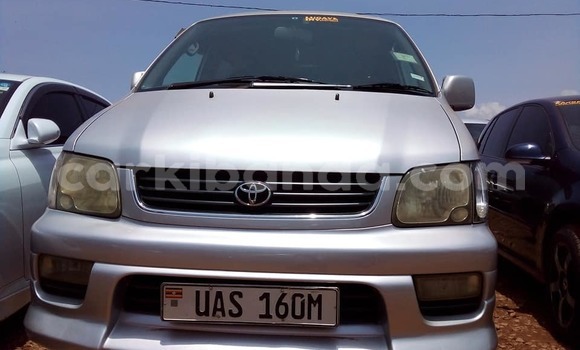 Acheter Occasion Voiture Toyota Noah Gris à Kampala, Ouganda Acheter Occasion Voiture Toyota Noah Gris à Kampala, Ouganda
