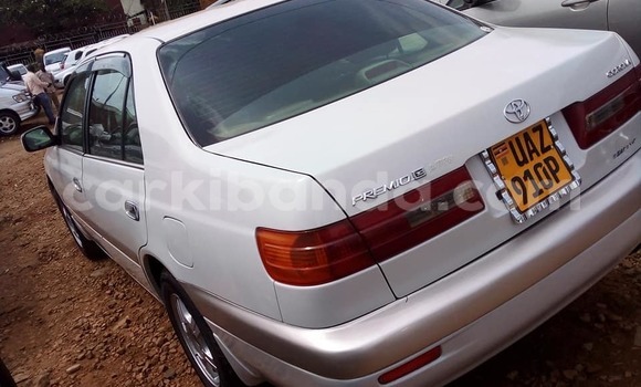 Acheter Occasion Voiture Toyota Premio Blanc à Kampala, Ouganda Acheter Occasion Voiture Toyota Premio Blanc à Kampala, Ouganda