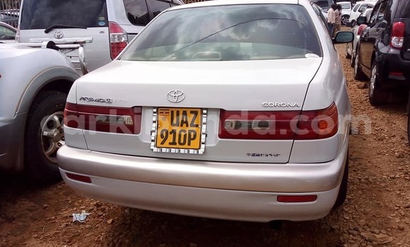Acheter Occasion Voiture Toyota Premio Blanc à Kampala, Ouganda Acheter Occasion Voiture Toyota Premio Blanc à Kampala, Ouganda