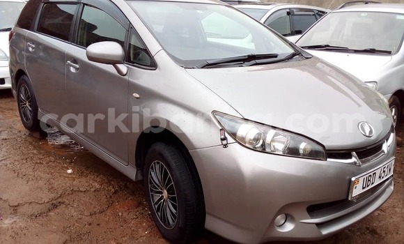 Acheter Occasion Voiture Toyota Wish Gris à Kampala, Ouganda