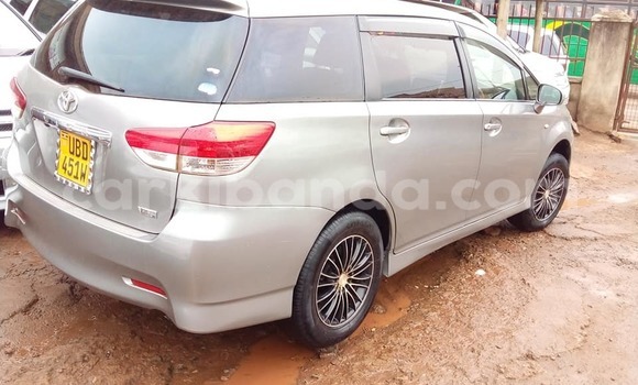 Acheter Occasion Voiture Toyota Wish Gris à Kampala, Ouganda Acheter Occasion Voiture Toyota Wish Gris à Kampala, Ouganda
