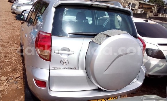 Acheter Occasion Voiture Toyota RAV4 Gris à Kampala, Ouganda Acheter Occasion Voiture Toyota RAV4 Gris à Kampala, Ouganda
