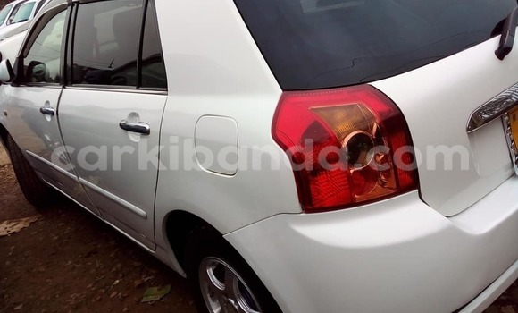 Acheter Occasion Voiture Toyota Allex Blanc à Kampala, Ouganda Acheter Occasion Voiture Toyota Allex Blanc à Kampala, Ouganda