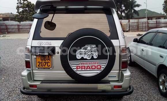 Acheter Occasion Voiture Toyota Land Cruiser Gris à Kampala, Ouganda Acheter Occasion Voiture Toyota Land Cruiser Gris à Kampala, Ouganda