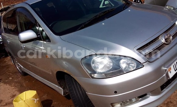 Gura Yakoze Toyota Ipsum Silver Imodoka i Kampala mu Uganda