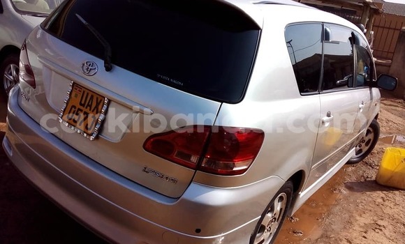 Acheter Occasion Voiture Toyota Ipsum Gris à Kampala, Ouganda Acheter Occasion Voiture Toyota Ipsum Gris à Kampala, Ouganda