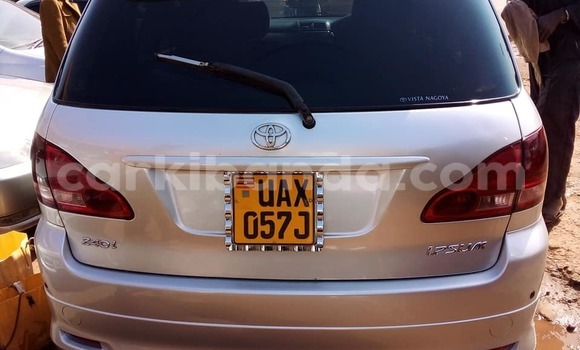 Acheter Occasion Voiture Toyota Ipsum Gris à Kampala, Ouganda Acheter Occasion Voiture Toyota Ipsum Gris à Kampala, Ouganda