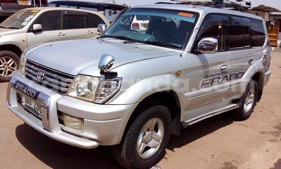 Nunua Ilio tumika Toyota Land Cruiser Prado Fedha Gari ndani ya Kampala nchini Uganda