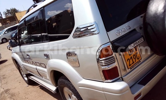 Acheter Occasion Voiture Toyota Land Cruiser Prado Gris à Kampala, Ouganda Acheter Occasion Voiture Toyota Land Cruiser Prado Gris à Kampala, Ouganda